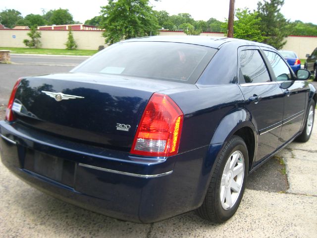 Chrysler 300 2005 photo 3