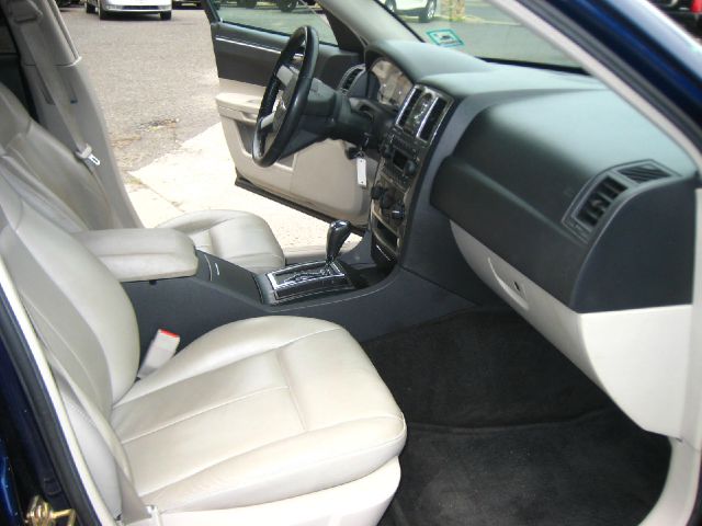 Chrysler 300 2005 photo 8