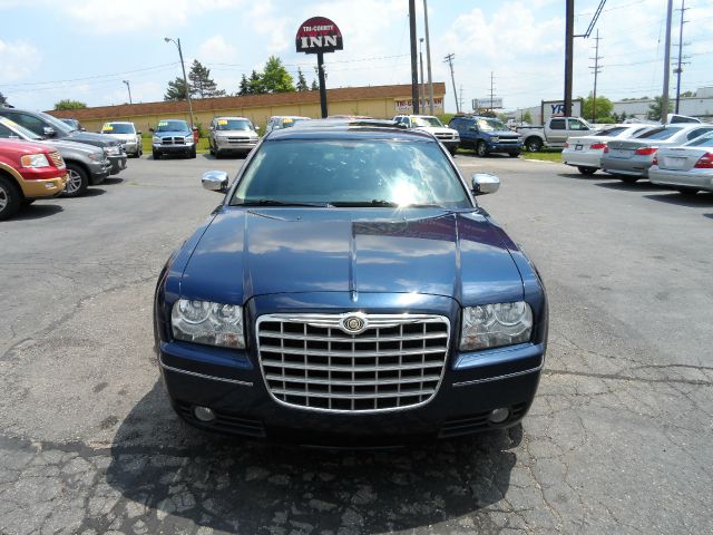 Chrysler 300 2005 photo 2