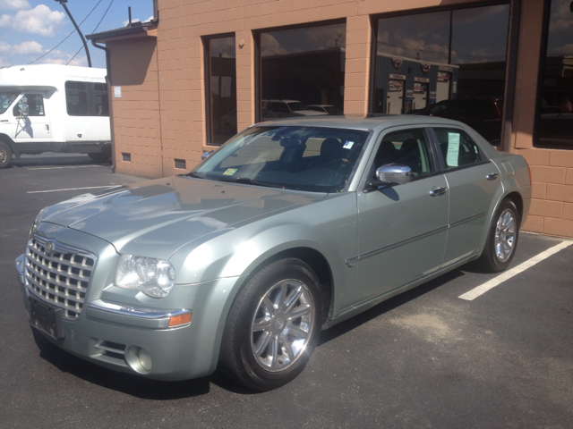 Chrysler 300 2005 photo 2