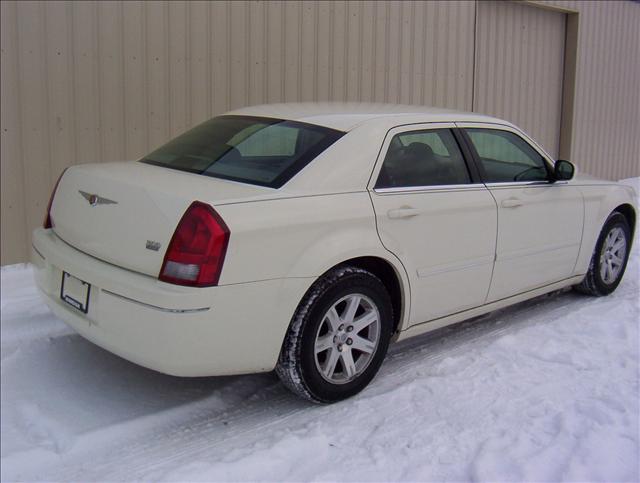 Chrysler 300 2005 photo 2