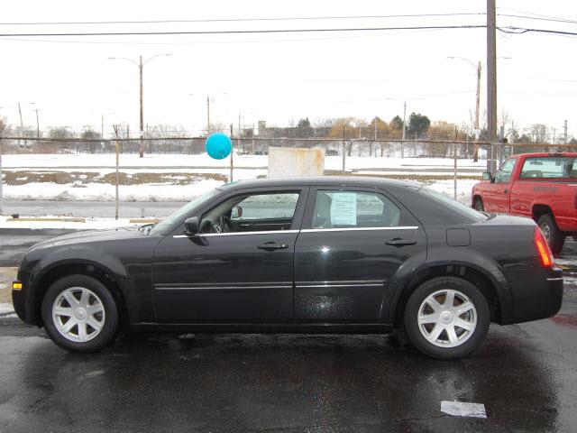 Chrysler 300 2005 photo 1