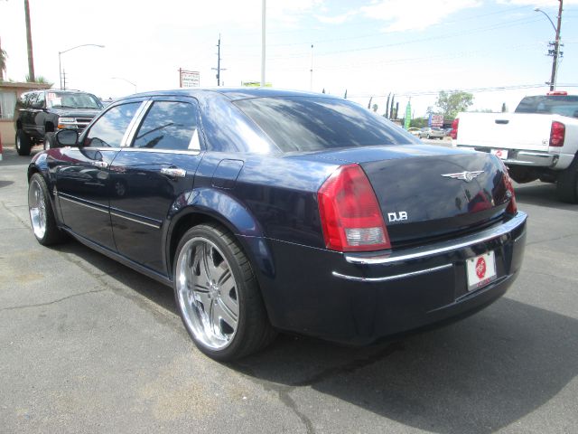 Chrysler 300 2005 photo 2