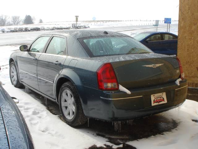 Chrysler 300 2005 photo 2