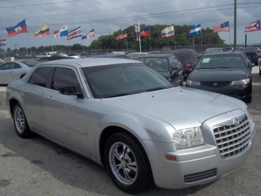 Chrysler 300 2005 photo 2