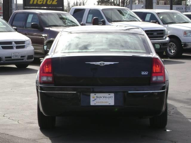 Chrysler 300 2005 photo 1