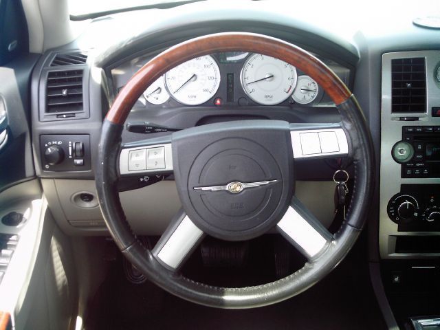 Chrysler 300 2005 photo 12