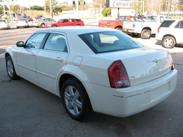 Chrysler 300 2005 photo 1