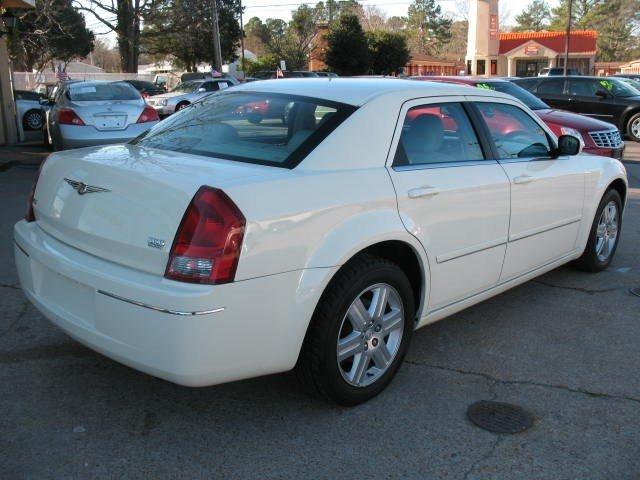 Chrysler 300 2005 photo 3