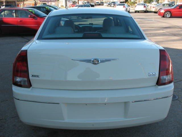 Chrysler 300 2005 photo 4