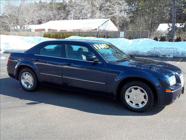 Chrysler 300 2005 photo 2