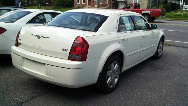 Chrysler 300 2005 photo 1