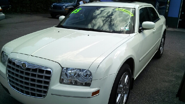 Chrysler 300 2005 photo 2