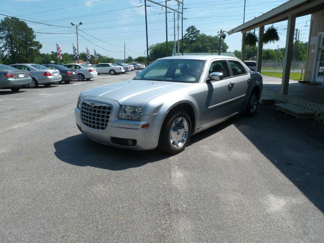 Chrysler 300 2005 photo 2