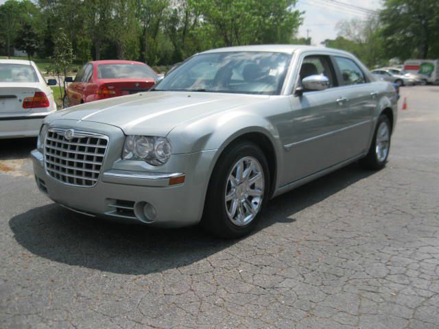 Chrysler 300 2005 photo 2