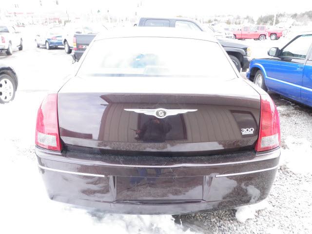 Chrysler 300 2005 photo 3