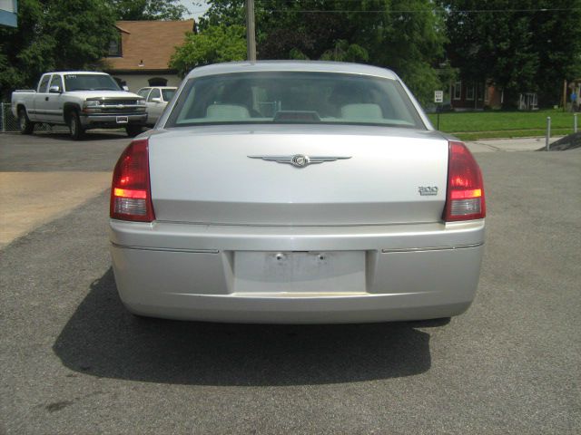 Chrysler 300 2005 photo 1