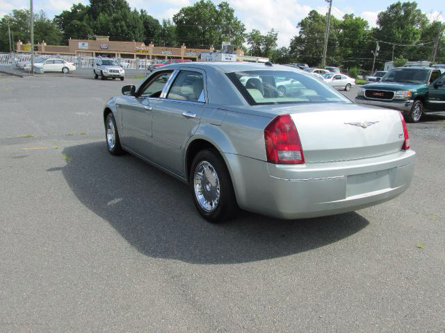 Chrysler 300 2005 photo 1