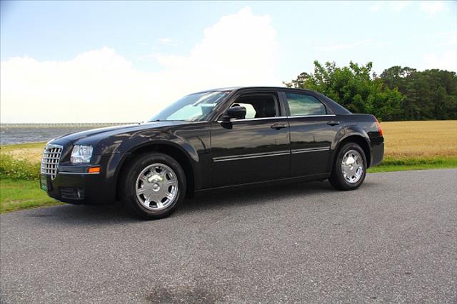 Chrysler 300 2005 photo 1