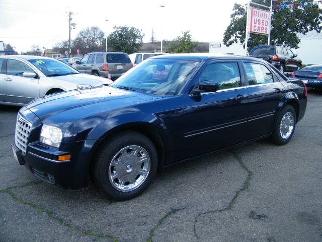 Chrysler 300 2005 photo 2