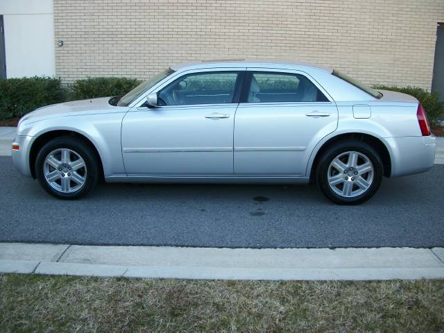 Chrysler 300 2005 photo 1