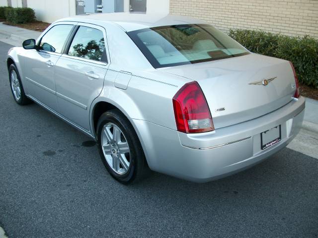 Chrysler 300 2005 photo 2