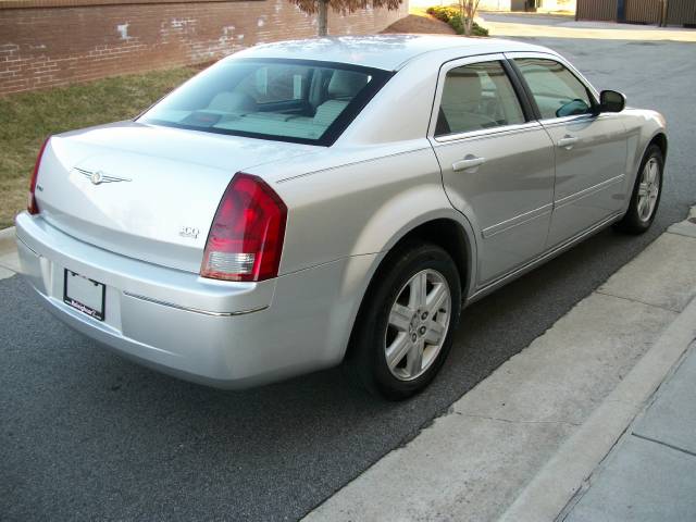 Chrysler 300 2005 photo 3