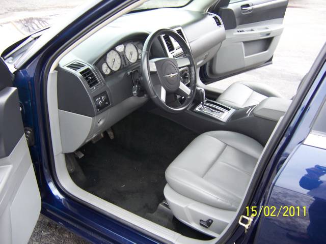 Chrysler 300 2005 photo 2