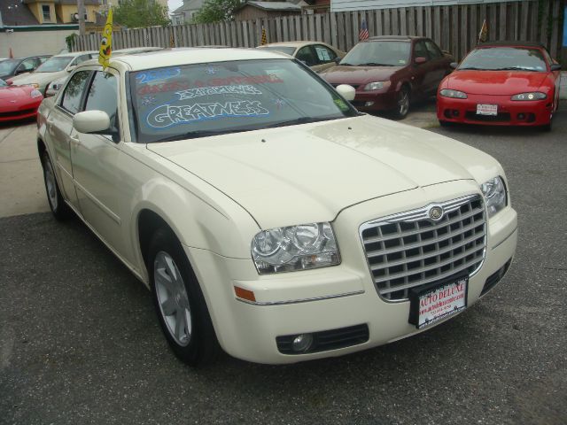 Chrysler 300 2005 photo 11