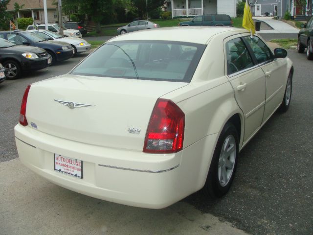 Chrysler 300 2005 photo 15