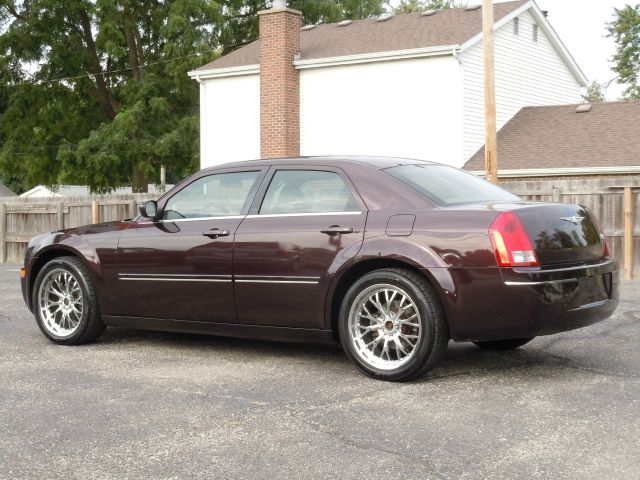 Chrysler 300 2005 photo 2