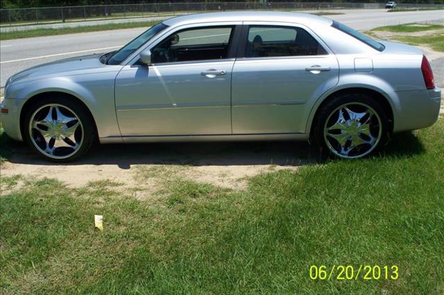 Chrysler 300 2005 photo 2