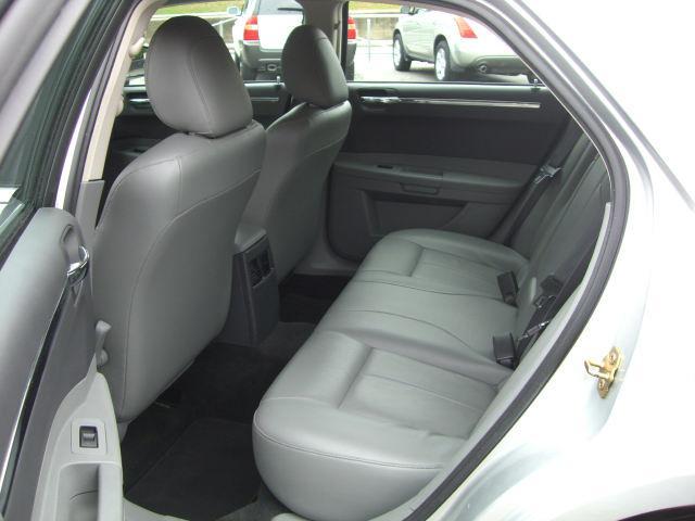 Chrysler 300 2005 photo 3