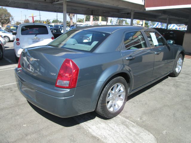 Chrysler 300 Base Sedan