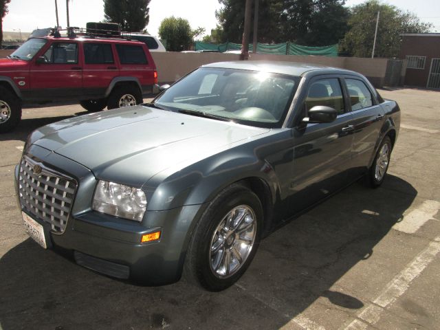 Chrysler 300 2005 photo 2