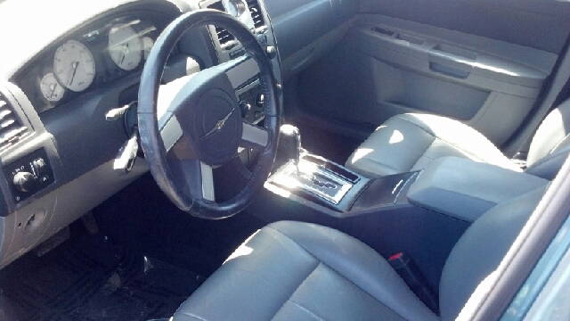 Chrysler 300 2005 photo 2