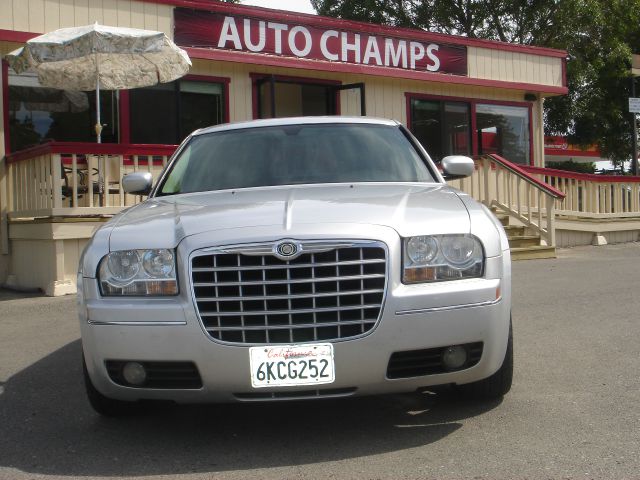 Chrysler 300 2005 photo 2