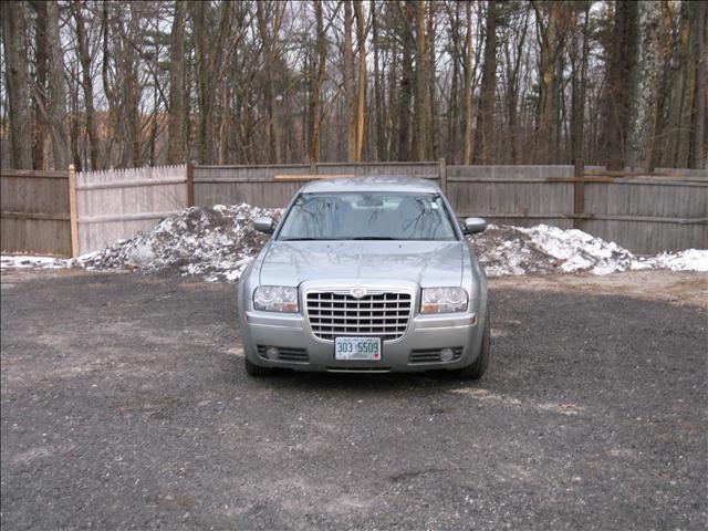 Chrysler 300 2005 photo 2