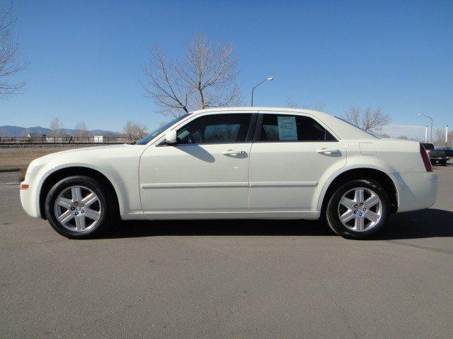 Chrysler 300 2005 photo 2