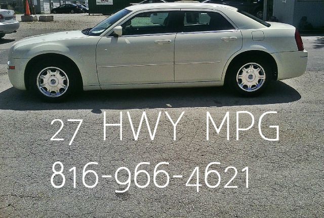 Chrysler 300 2005 photo 2