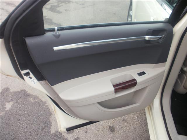 Chrysler 300 2005 photo 5