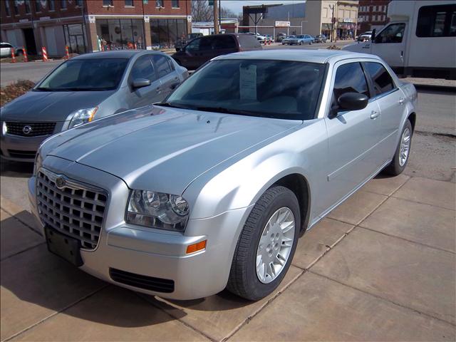 Chrysler 300 2005 photo 2