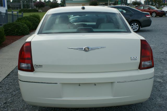 Chrysler 300 2005 photo 3