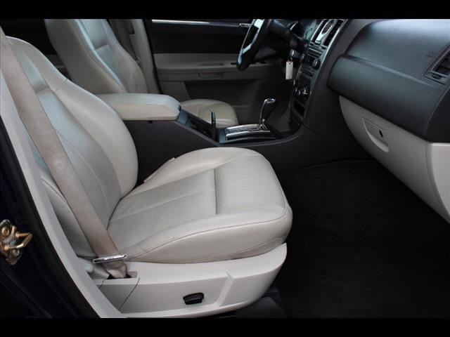 Chrysler 300 2005 photo 27