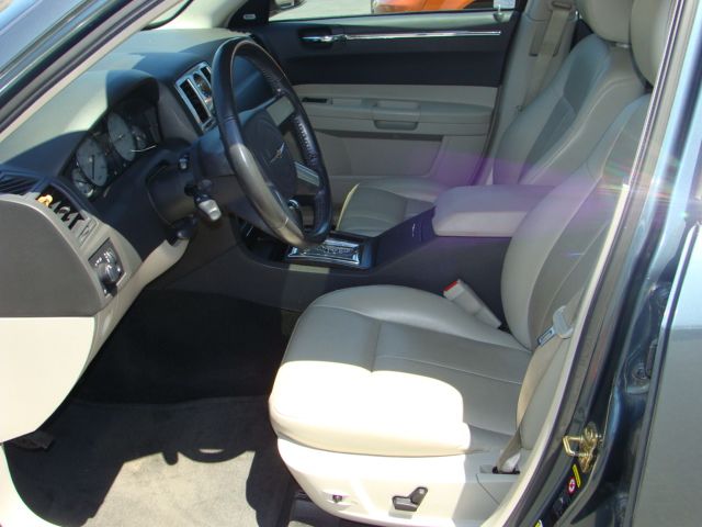 Chrysler 300 2005 photo 2