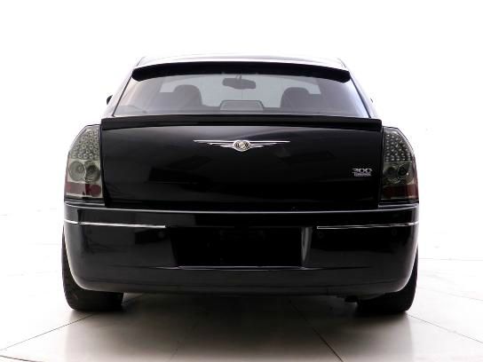 Chrysler 300 2005 photo 2