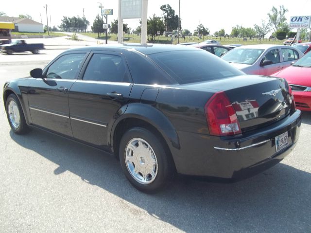 Chrysler 300 2005 photo 2