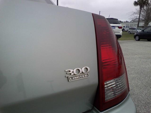 Chrysler 300 2005 photo 3