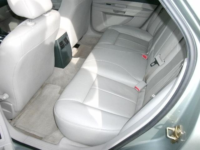 Chrysler 300 2005 photo 2