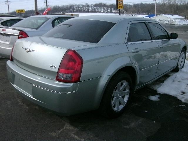 Chrysler 300 2005 photo 3